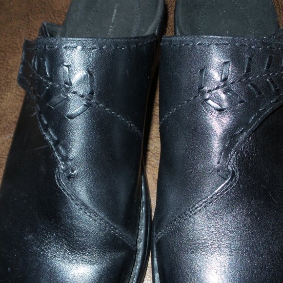 *SOLD* Clarks Black Leather Mule Slide - Picture 3 of 6